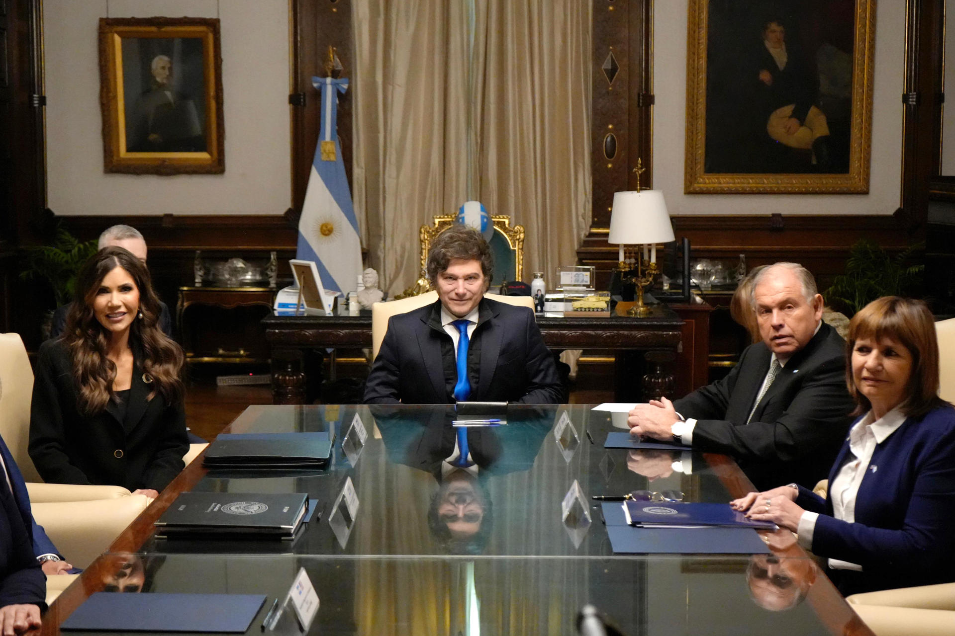 ¿Un logro de Milei? EE. UU. abre la puerta a viajar sin visa para los argentinos