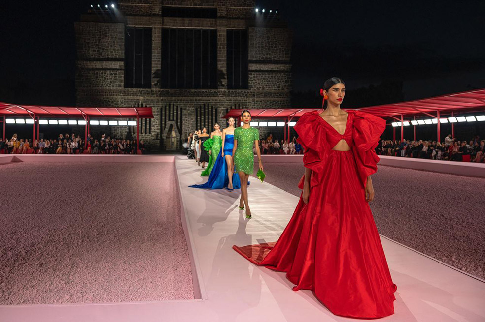 ¡No te pierdas el desfile de Carolina Herrera Colección Resort 2025 en CDMX!