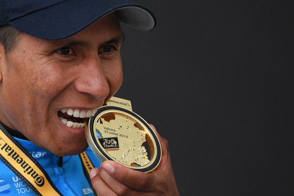 La humildad de Nairo Quintana al brindar con sus compañeros: «Nos lo merecemos, salud»