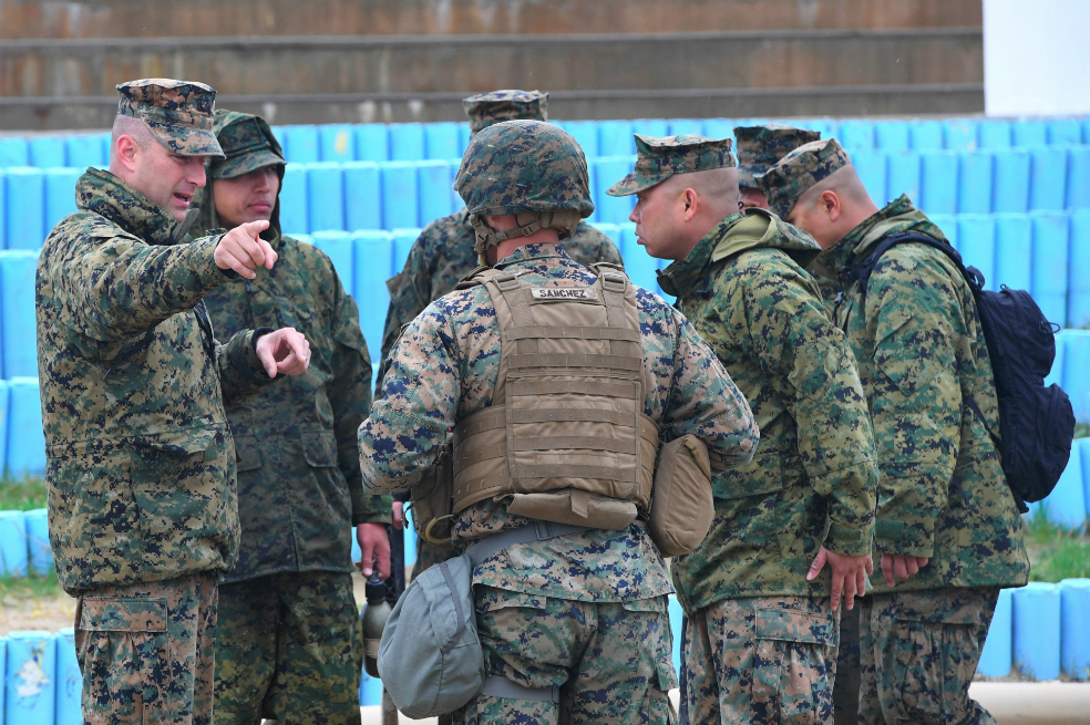 Prohiben a militares de EE.UU. usar celulares Huawei y ZTE