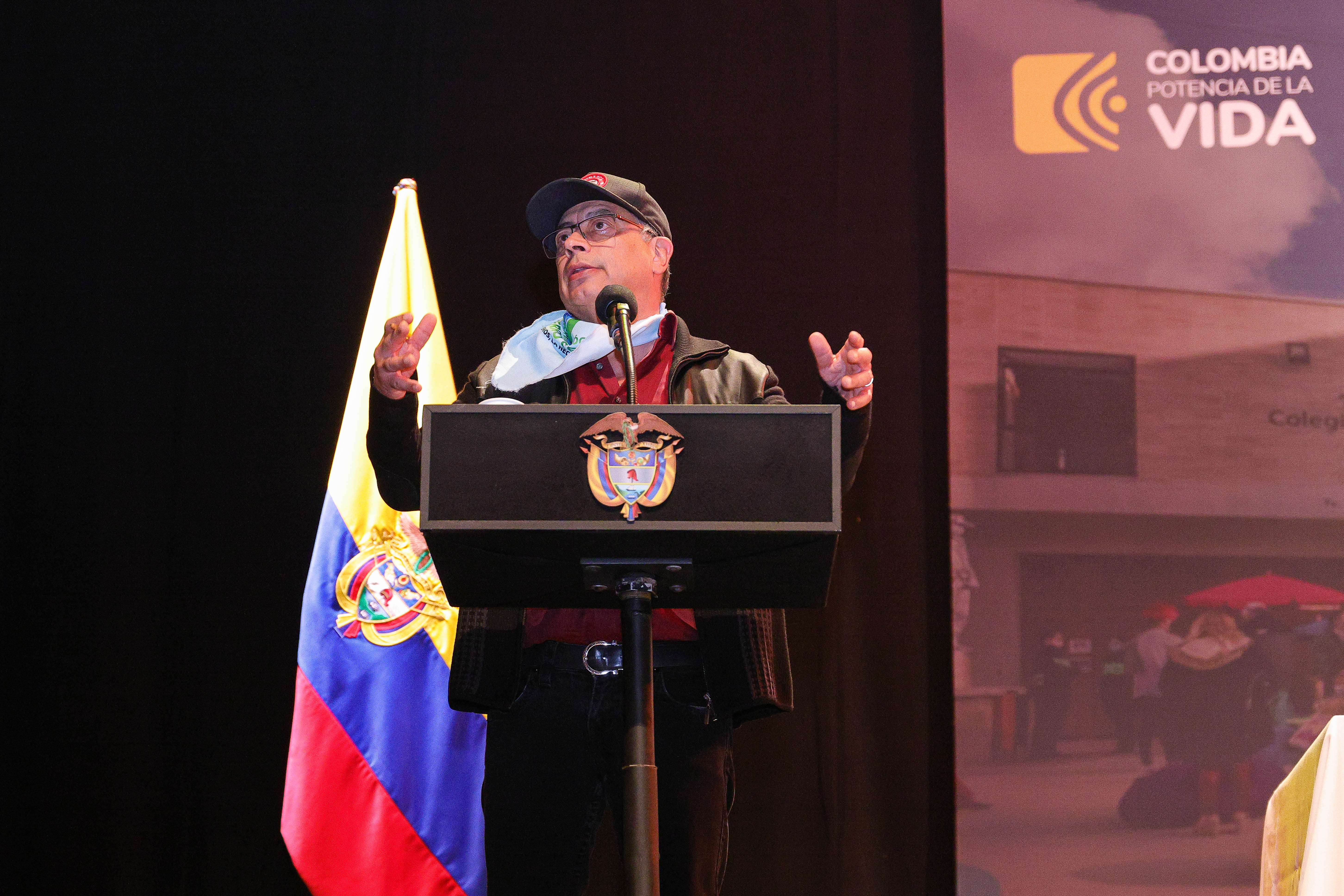 “El que la hace la paga, pero no se van a limpiar con mi dignidad”: Petro