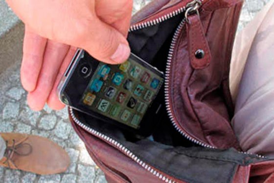 El prontuario de una mujer capturada por hurtar celulares en Transmilenio