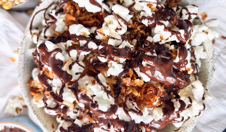 Crispetas saludables con chocolate y coco