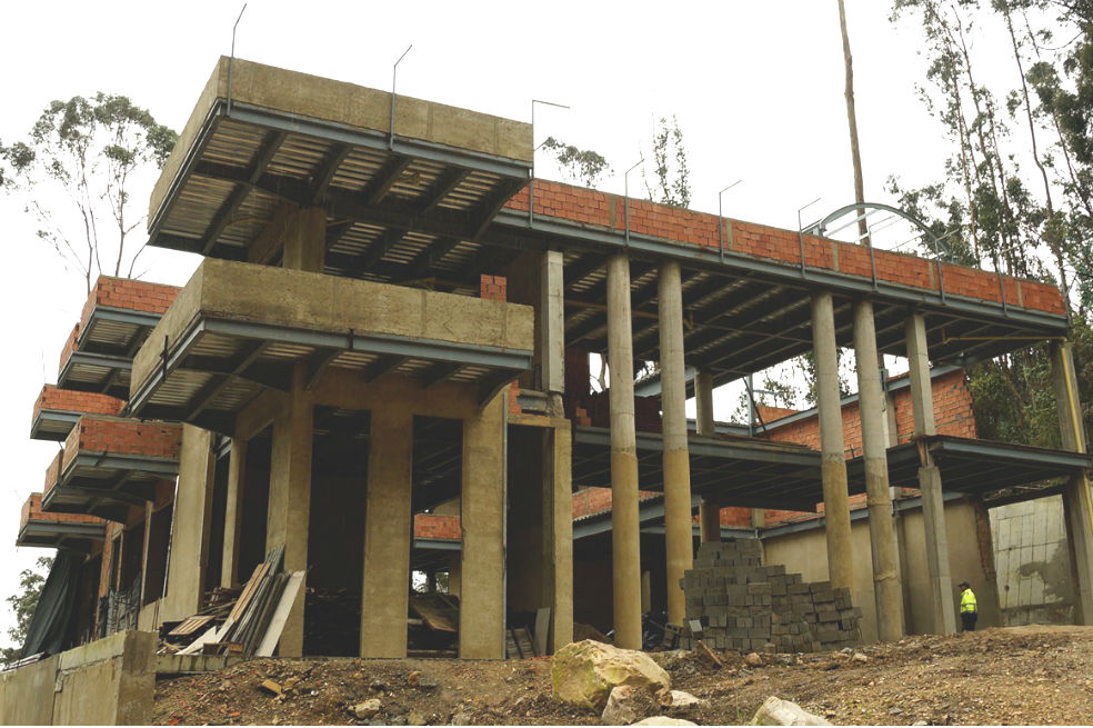 Medida de aseguramiento para representante de constructora que edificó en cerros orientales