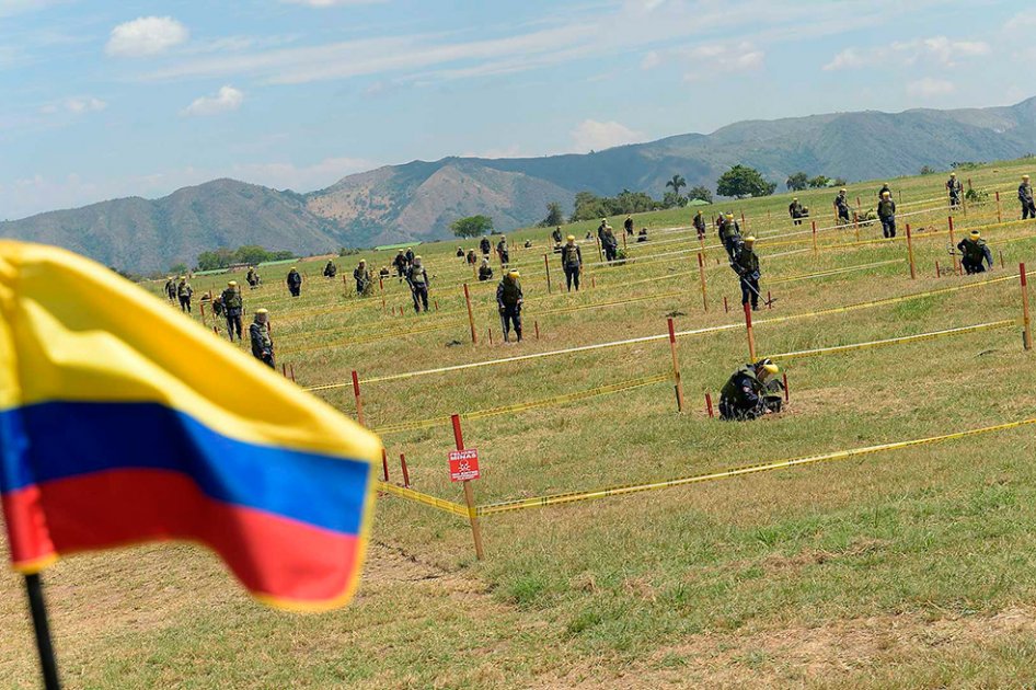 Santos activa la Brigada de Ingenieros de Desminado Humanitario