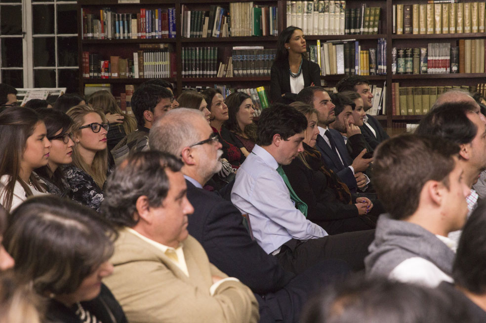 Buscan fondos para estudiantes universitarios