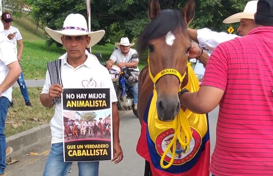 Caballistas realizaron plantón tras cancelación de cabalgata en Guacarí, Valle