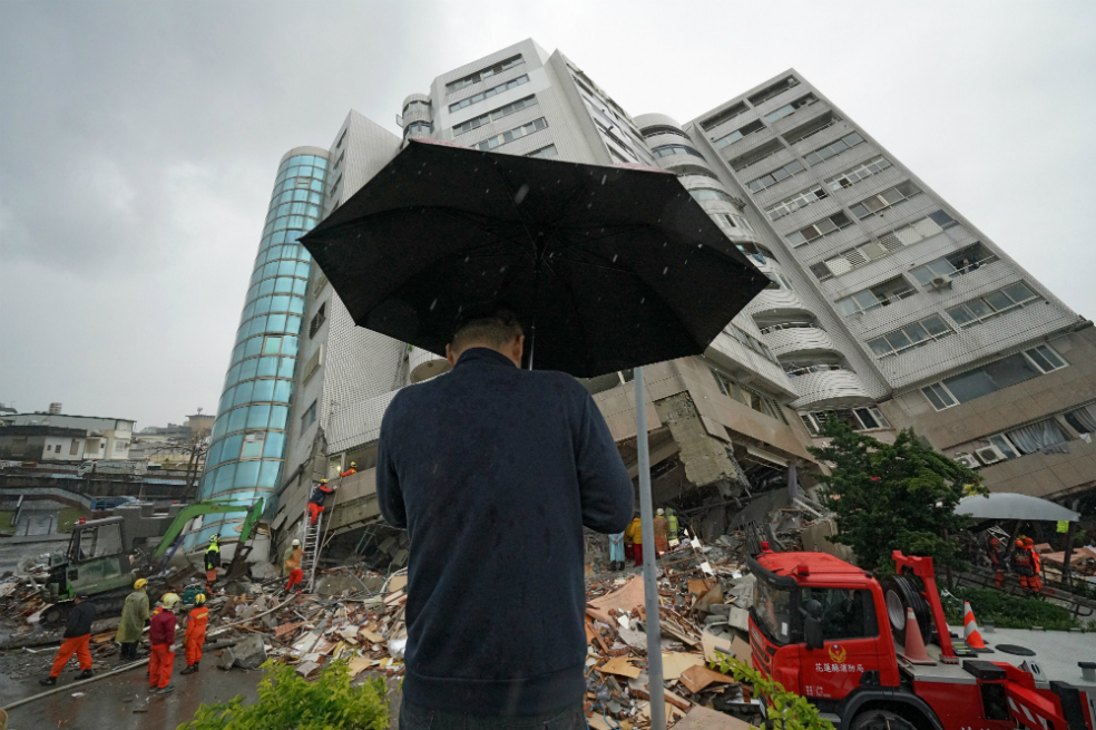 Taiwán: Sigue la búsqueda de sobrevivientes tras fuerte sismo