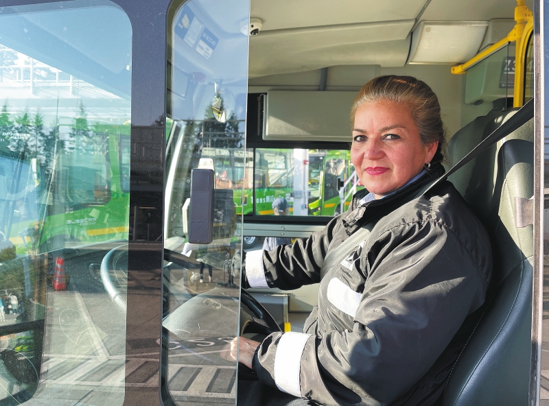 Mujeres al volante en el transporte público de Bogotá