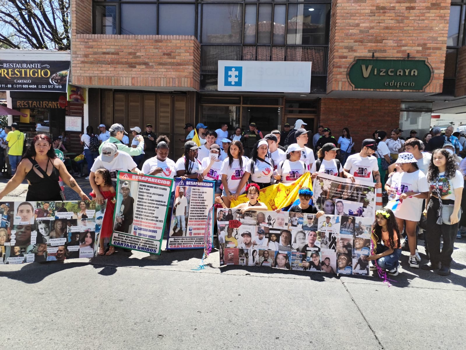 Plantón en frente de la Fiscalía de Cartago por la falta de respuestas en las desapariciones y asesinatos de menores.