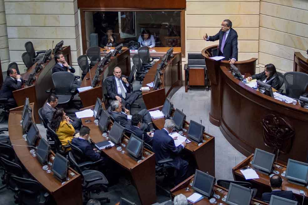 El ministro del Interior, Fernando Carrillo, en su intervención ayer en la audiencia pública en la Comisión Primera del Senado.  / Ministerio del Interior