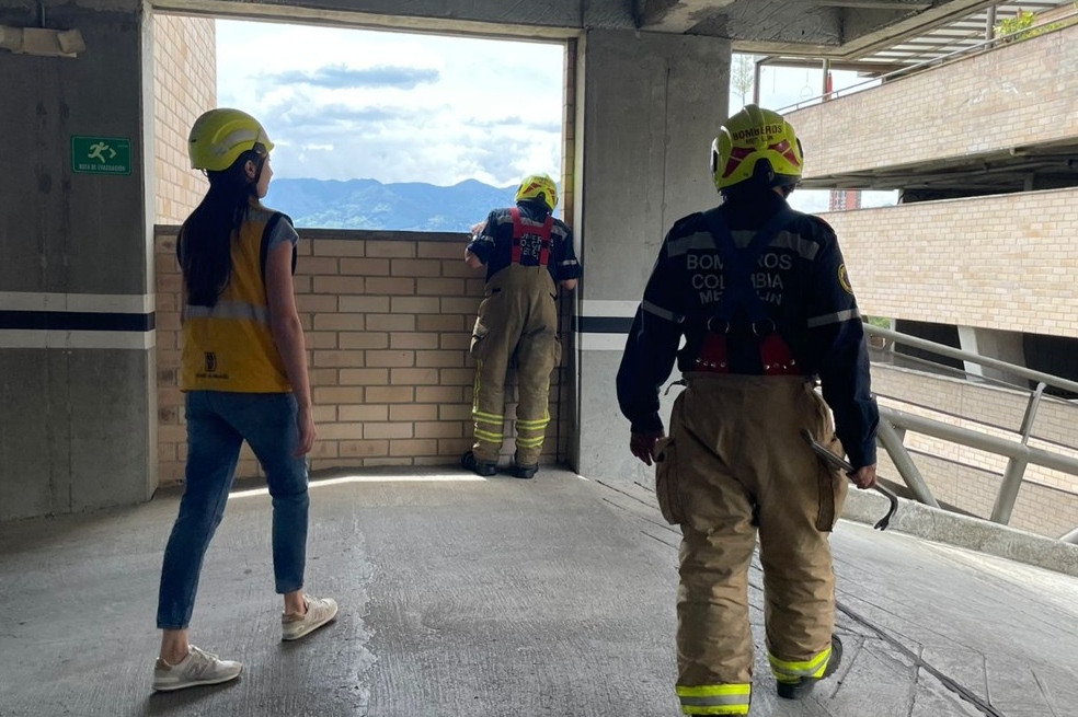 Medellín: 126 familias fueron evacuadas por riesgo en Continental Towers