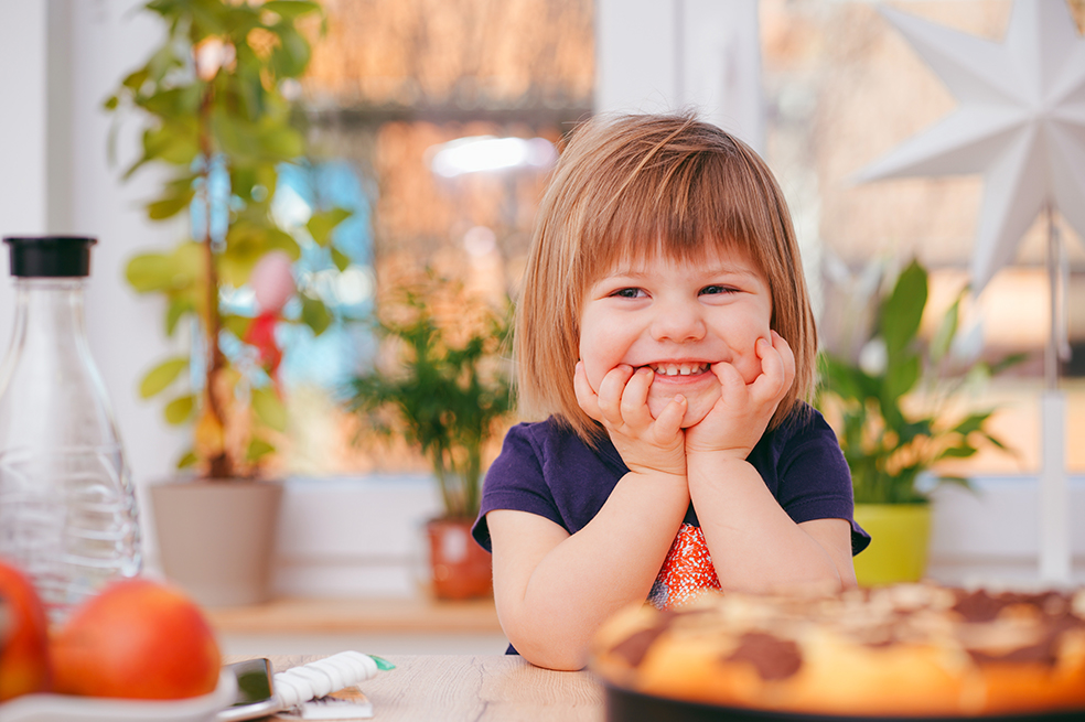 ¿Tu hijo te reta y se ríe? ¡No es manipulación, está aprendiendo!