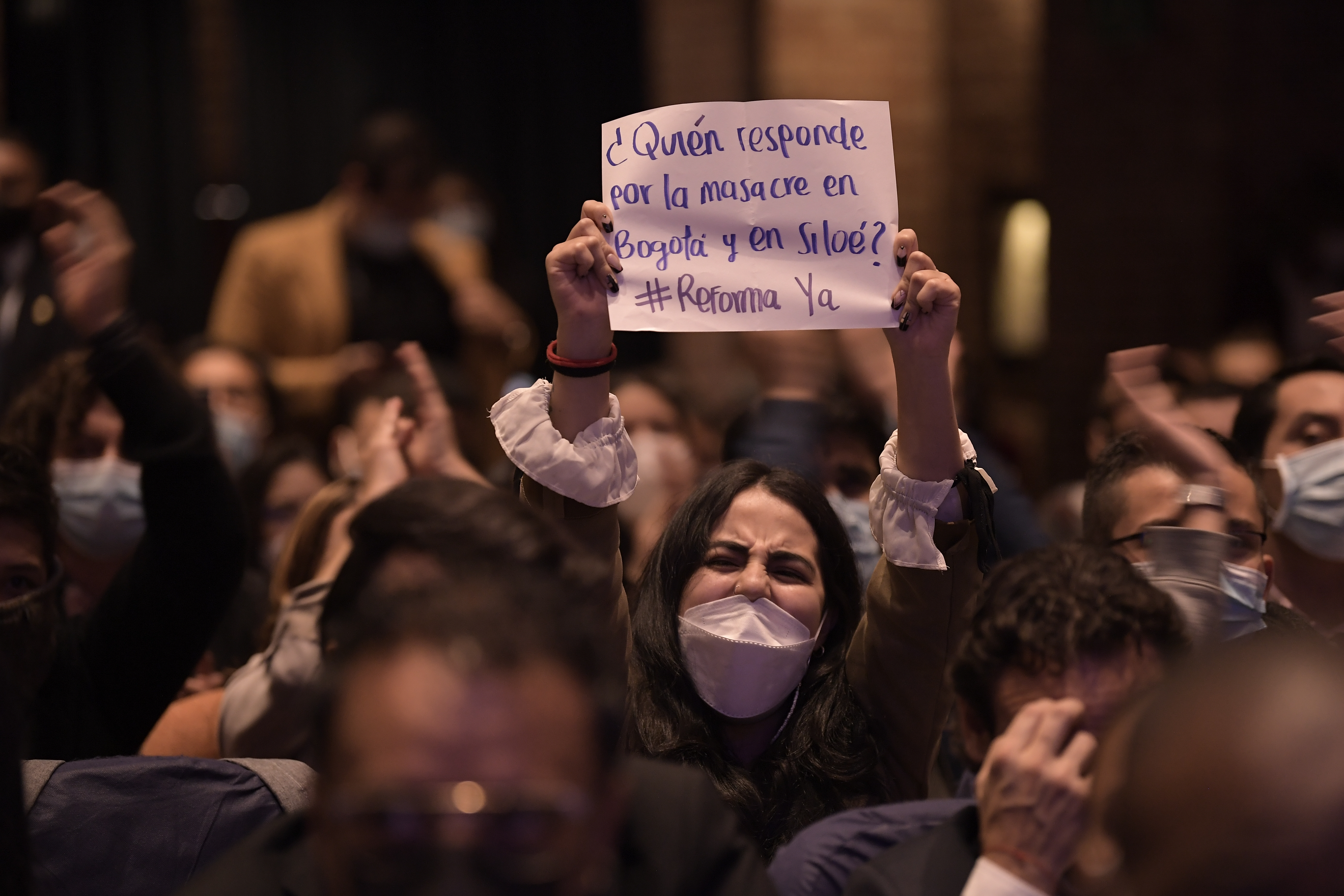 Al debate asistieron los siguientes precandidatos presidenciales: Roy Barreras, La fuerza por la paz; Francia Márquez, Soy porque Somos; Alejandro Gaviria, Colombia tiene futuro; Rodrigo Lara, Nuevo Liberalismo; Juan Fernando Cristo, En Marcha; Federico Gutiérrez, Creemos Colombia; Gustavo Petro, Colombia Humana; Paloma Valencia, Centro Democrático y Juan Manuel Galán, del Nuevo Liberalismo, evento organizado por El Espectador, Temblores y Fescol, realizado en el Gimnasio Moderno.