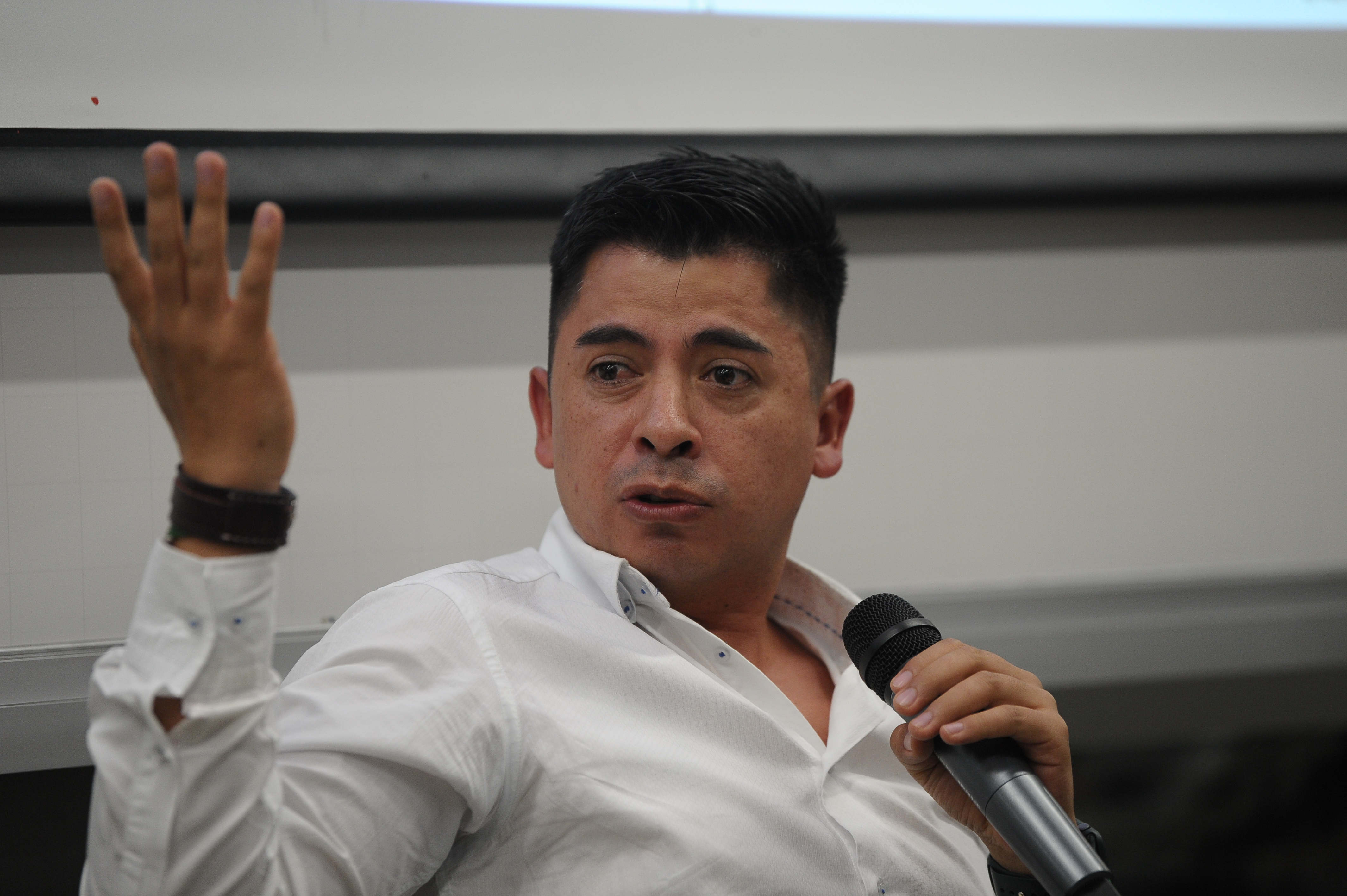 “Vamos a poner todo a discusión, no vamos a esconder nada”: Ariel Ávila  nuevo presidente Comisión Primera Senado | EL ESPECTADOR