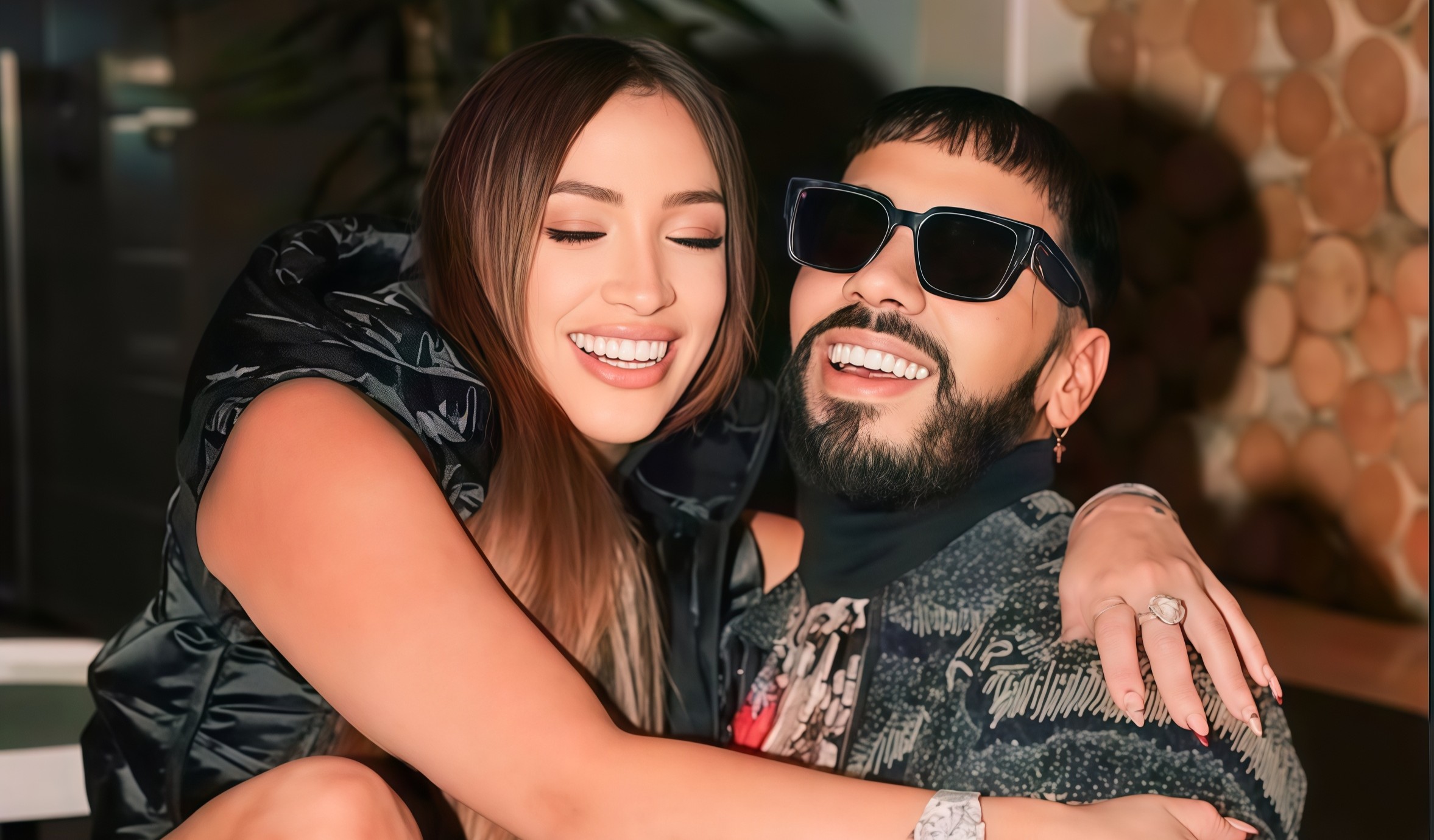Anuel aparece acompañado de misteriosa mujer y crecen rumores de ruptura con Laury Saavedra