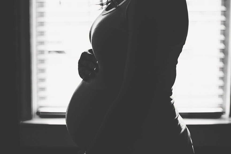 Mujer da a luz a gemelos tan solo un mes después de otro parto