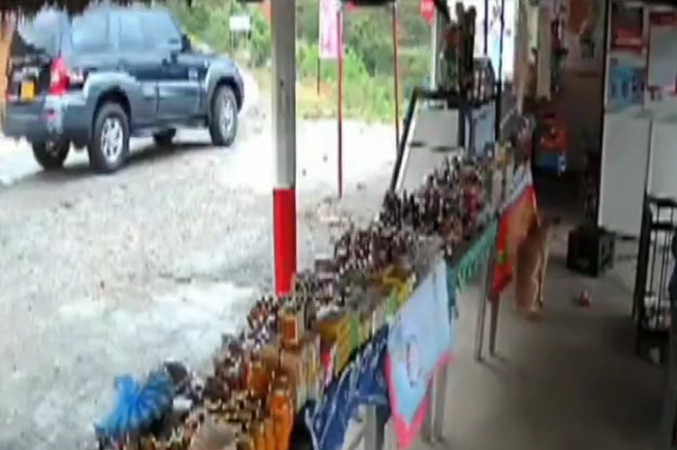 Video: Carro cayó al vacío en Cañón de Chicamocha mientras su dueño tomaba fotos