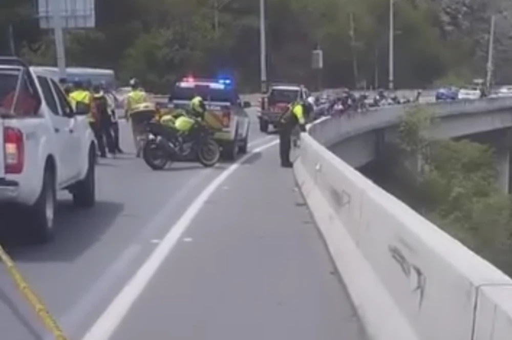 Una mujer cayó a un abismo en medio de un accidente de tránsito en Antioquia