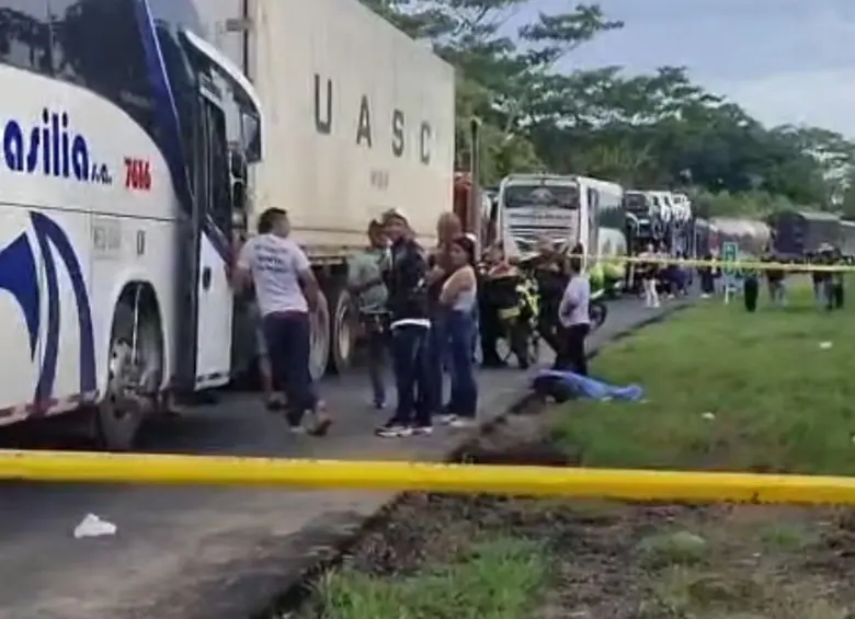 Asesinaron al pasajero de un bus que se bajó en medio de protestas en vía de Cesar