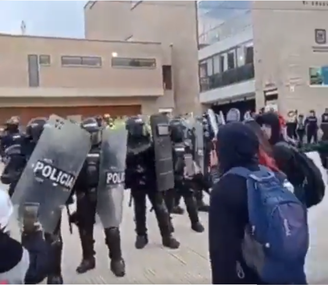 Protesta en colegio al sur de Bogotá terminó con presencia del Esmad y la Policía