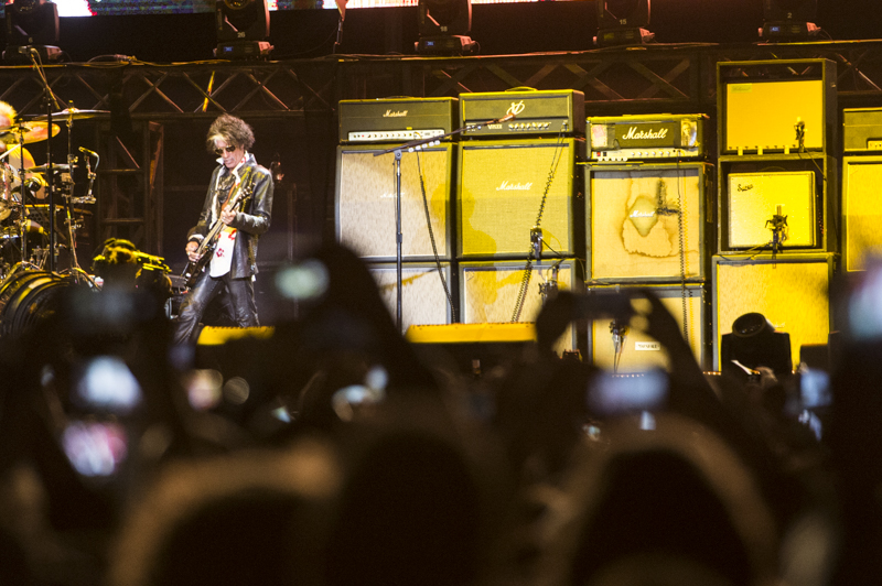 Joe Perry, hospitalizado tras desmayarse luego tocar en concierto de Billy Joel