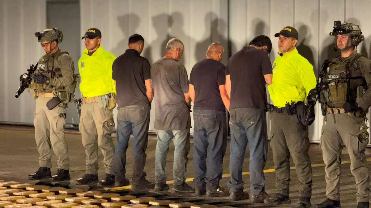 Hallan media tonelada de cocaína escondida en un taller de pintura y latonería en Cali