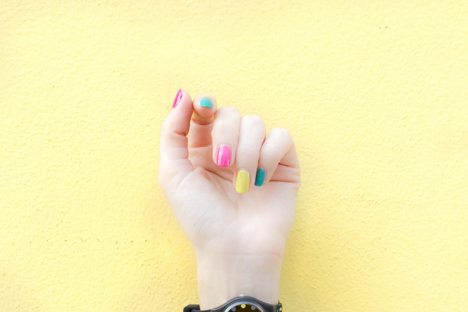 Uñas cortas de moda 2025: tendencias y diseños que marcarán el año