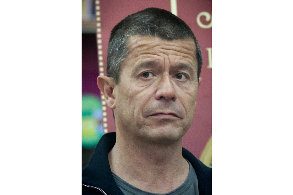 Emmanuel Carrère, una obra que desdibuja fronteras entre ficción y realidad