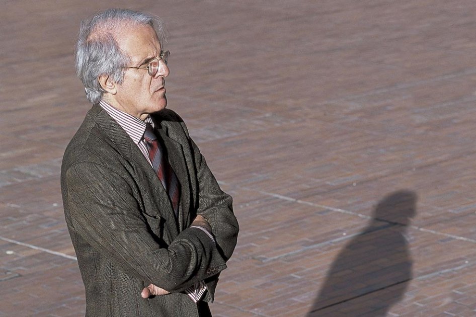 El académico Bernardo Hoyos