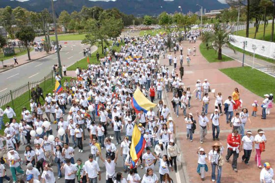 Contrario a Uribe, Simón Gaviria e Iván Cepeda invitan a marcha del 9 de abril