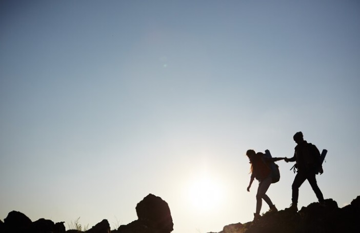5 accesorios tecnológicos esenciales para aventureros en 2024
