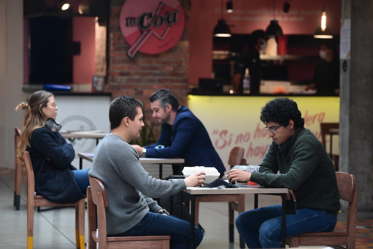 Hasta el momento, la jornada ha avanzado con normalidad y todo parece indicar que los restaurantes que hacen parte de la medida están cumpliendo con los protocolos de bioseguridad.
