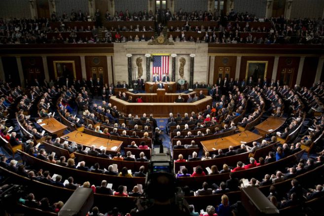 A una congresista de Estados Unidos le robaron su carro a mano armada