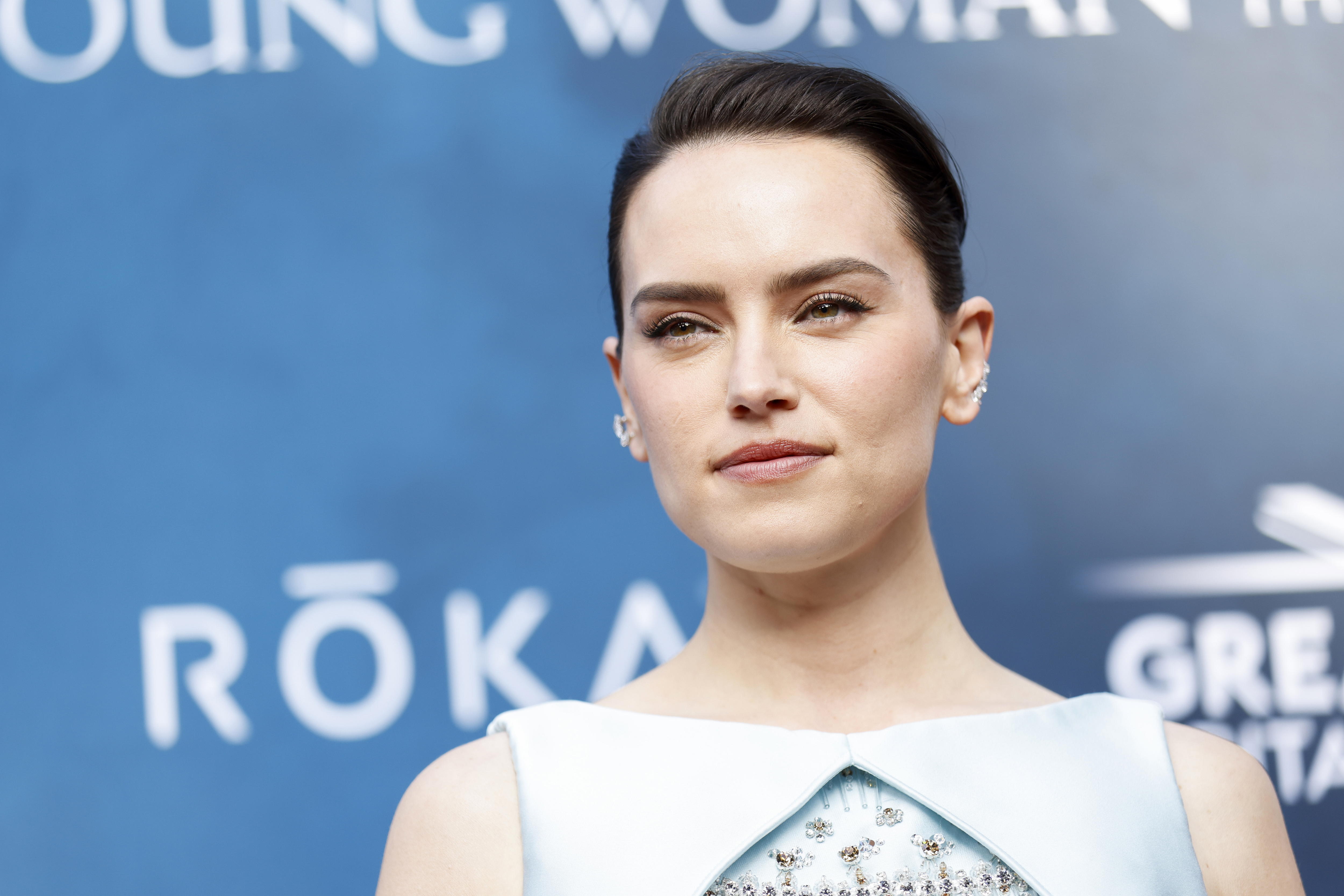 Daisy Ridley, actriz de “Star Wars”, revela que padece la enfermedad de Graves