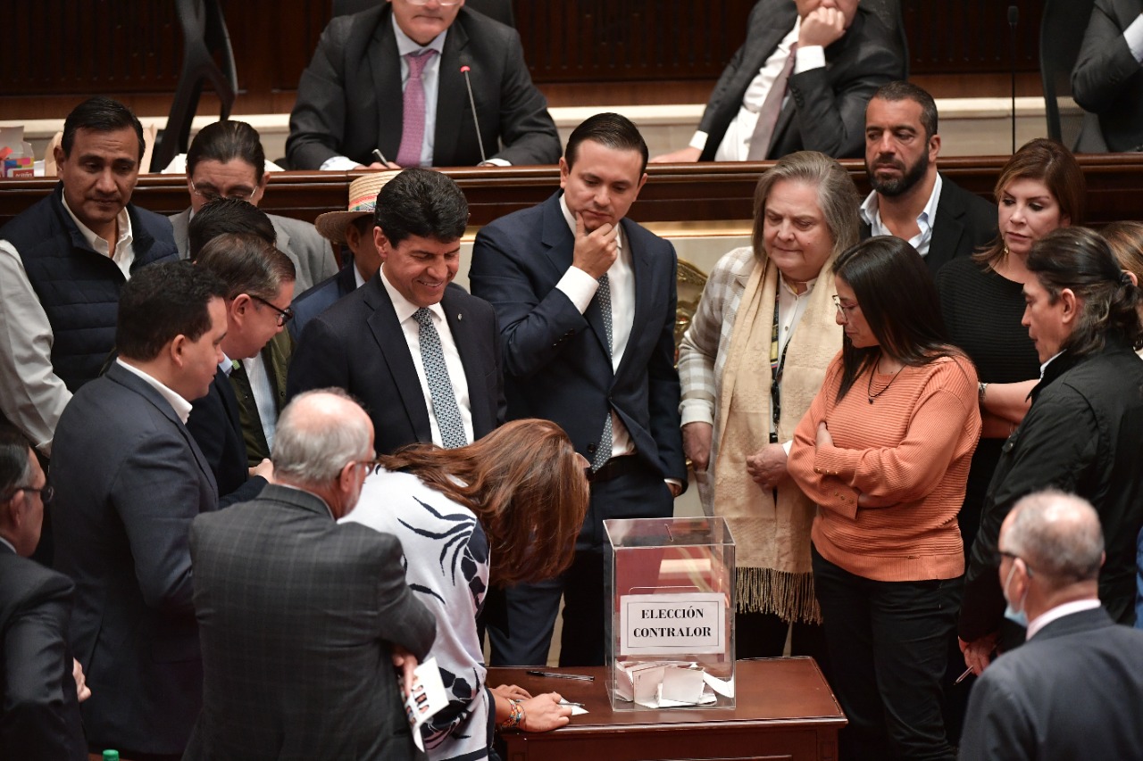 Más de una hora duró el llamado uno a uno de los congresistas.