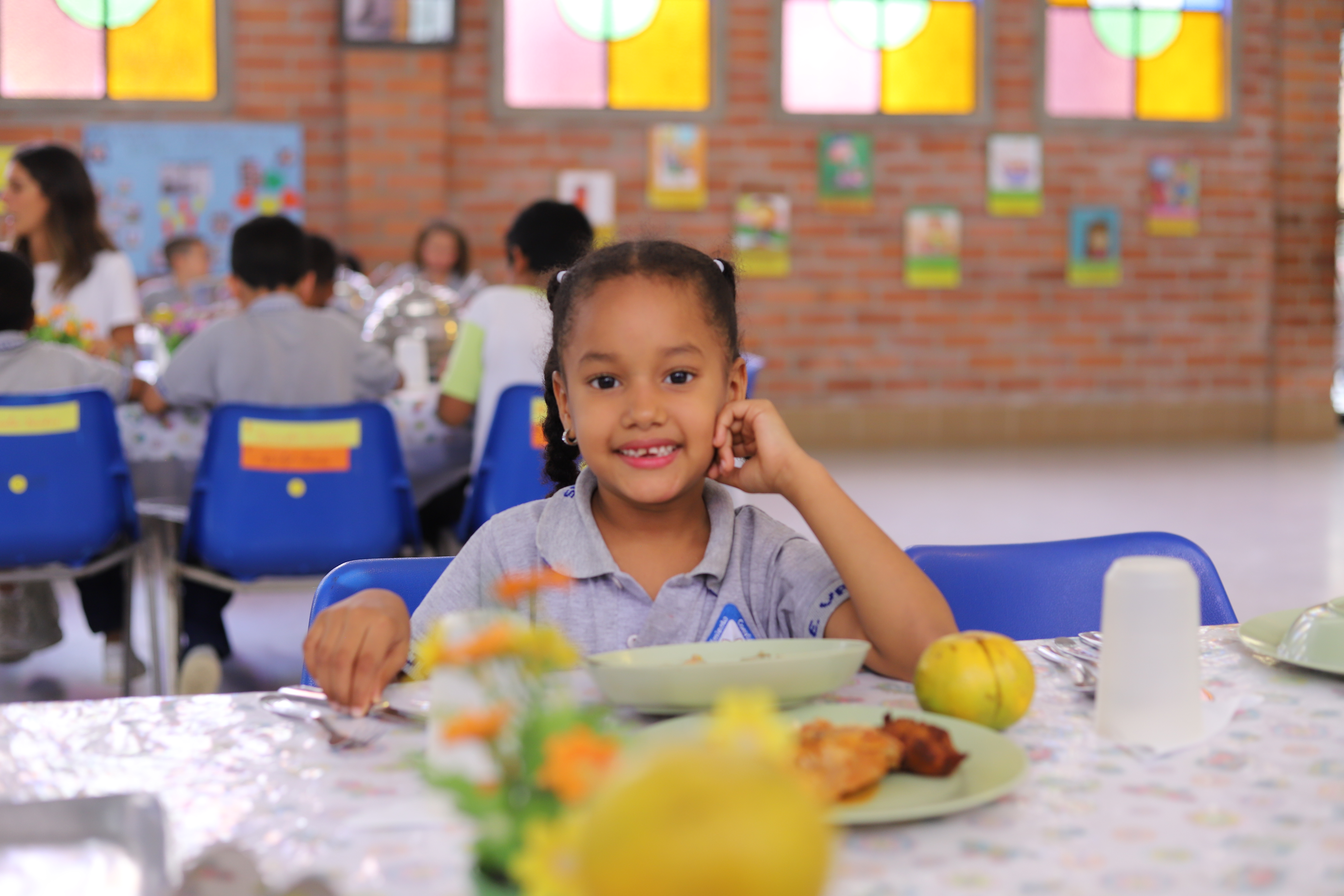 Comer, alimentarse o nutrirse: ¿Cuál es la diferencia y por qué es importante para su hijo?