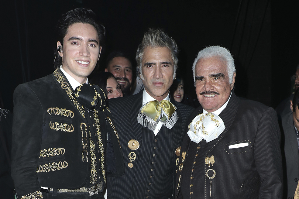 Vicente Fernández envió delicado mensaje a los suyos por medio de Mhoni Vidente