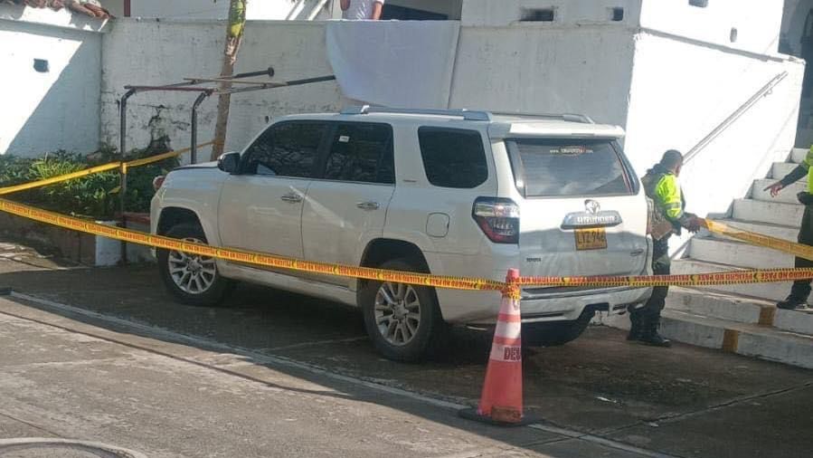 Menor de edad en camioneta chocó contra motocicleta y dejó una persona muerta