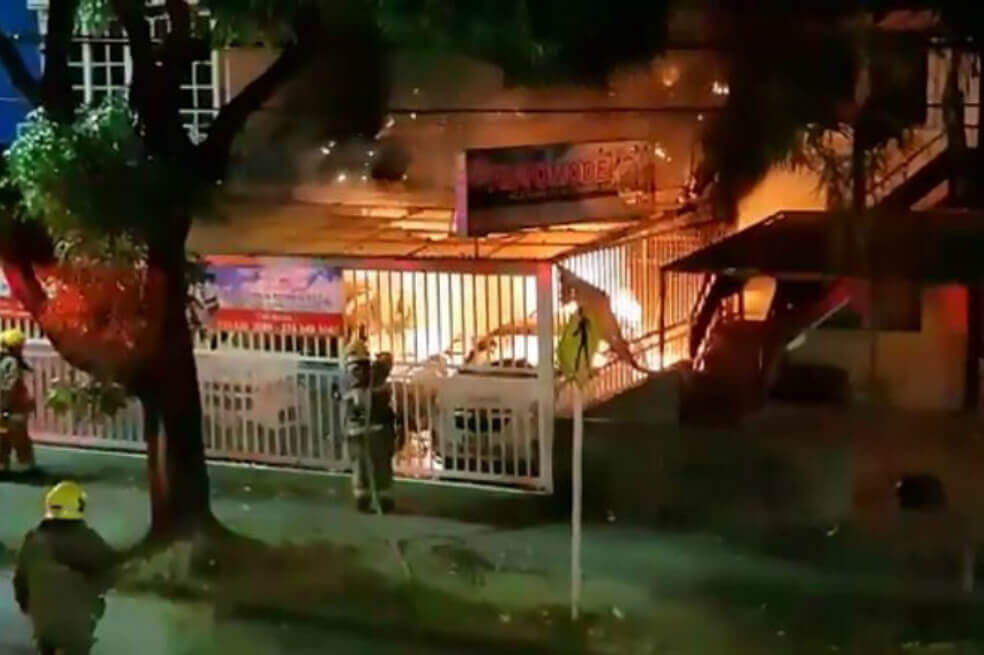 Emergencia por incendio en escuela de automovilismo en Cali