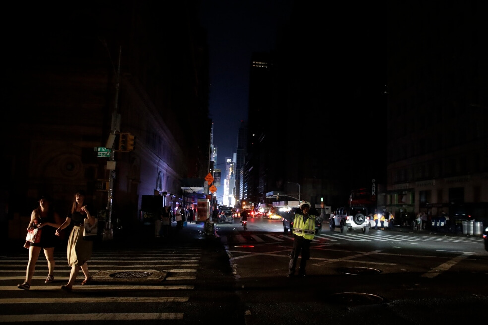 Las hipótesis sobre el masivo apagón en Nueva York