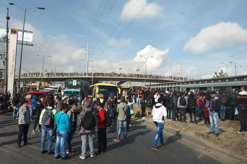 Caos en Transmilenio por bloqueos en la Autopista Sur