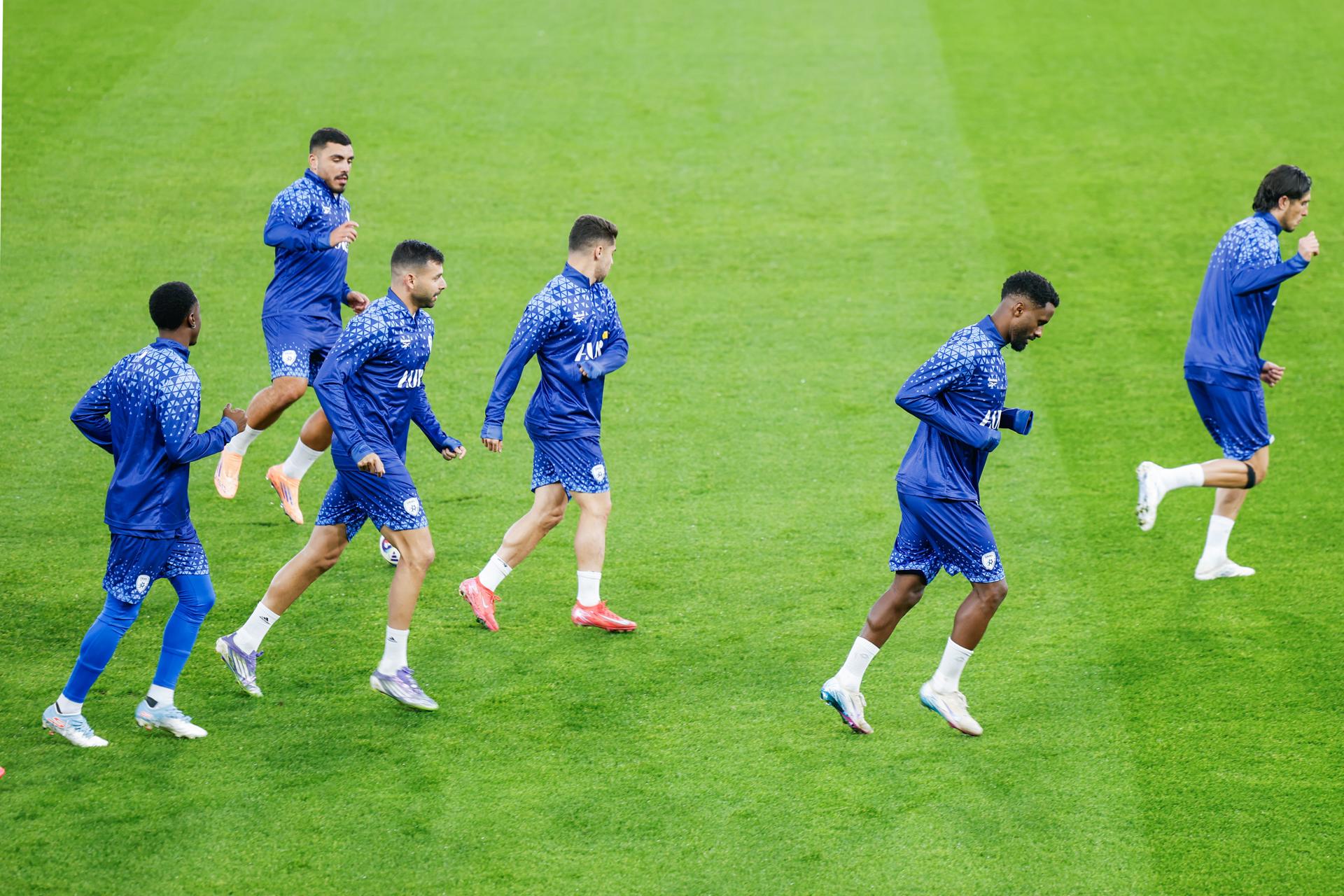 Oslo (Norway), 10/10/2025.- Israeli national team players attend a training session in Olso, Norway 10 October 2025. Israel will face Norway in a 2026 FIFA World Cup qualifiers match. (Mundial de Fútbol, Noruega) EFE/EPA/Jonas Been Henriksen NORWAY OUT