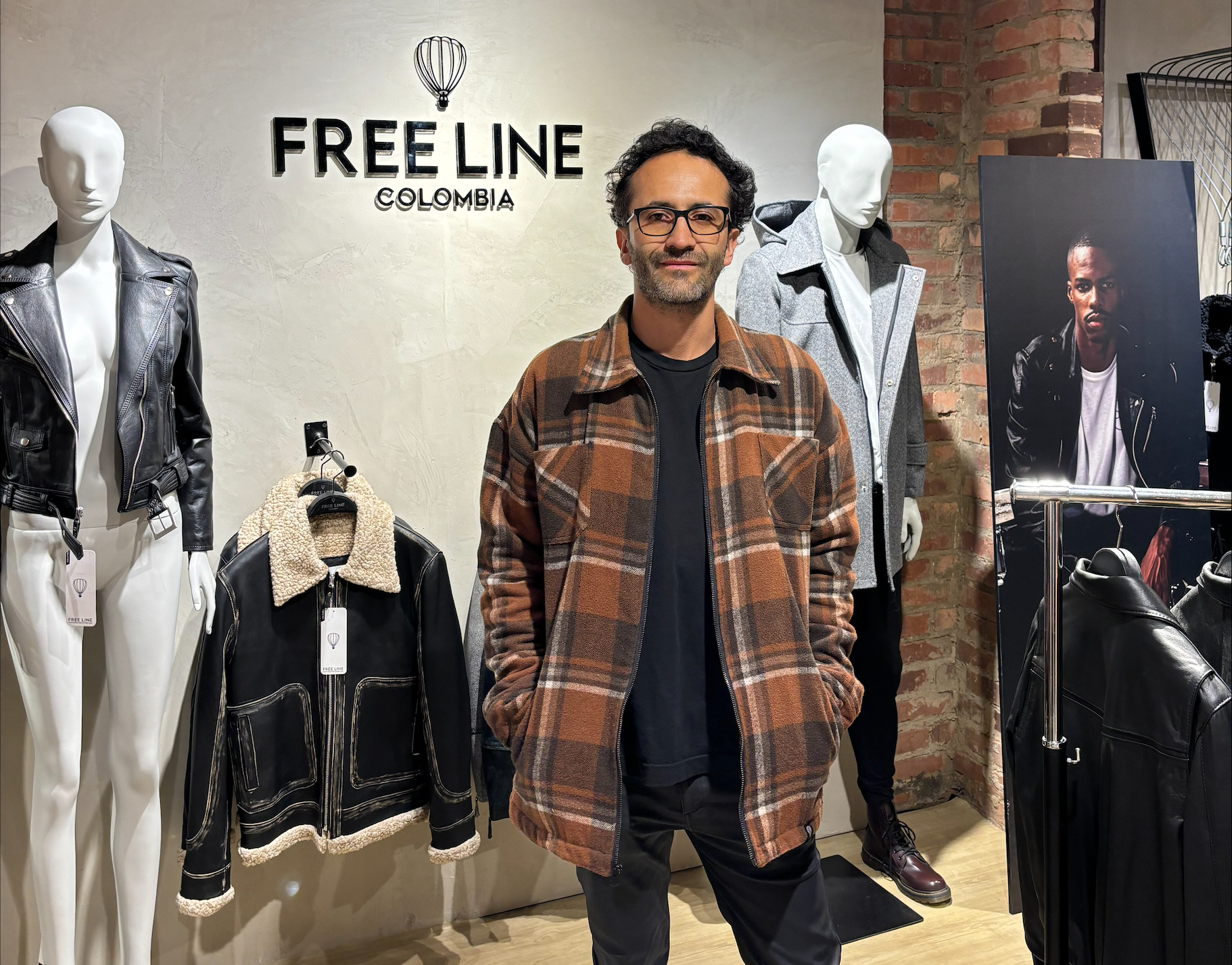 Él creó una marca de chaquetas y gabanes diseñadas para hablar de autenticidad