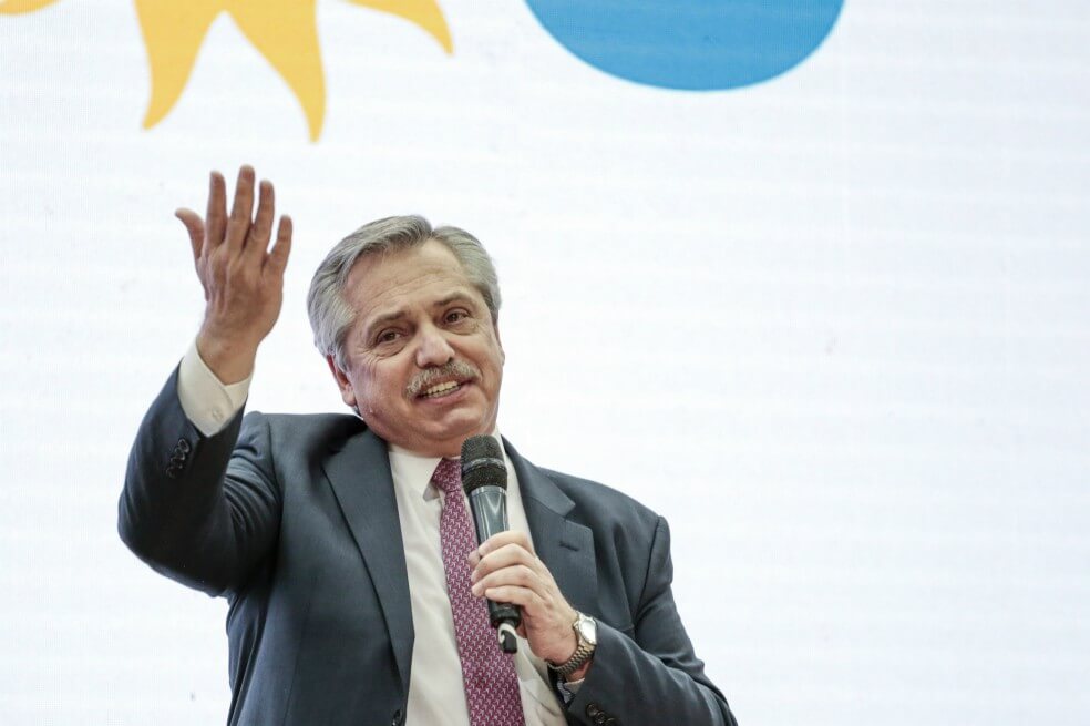 Alberto Fernández sugiere reperfilar la deuda argentina al estilo uruguayo