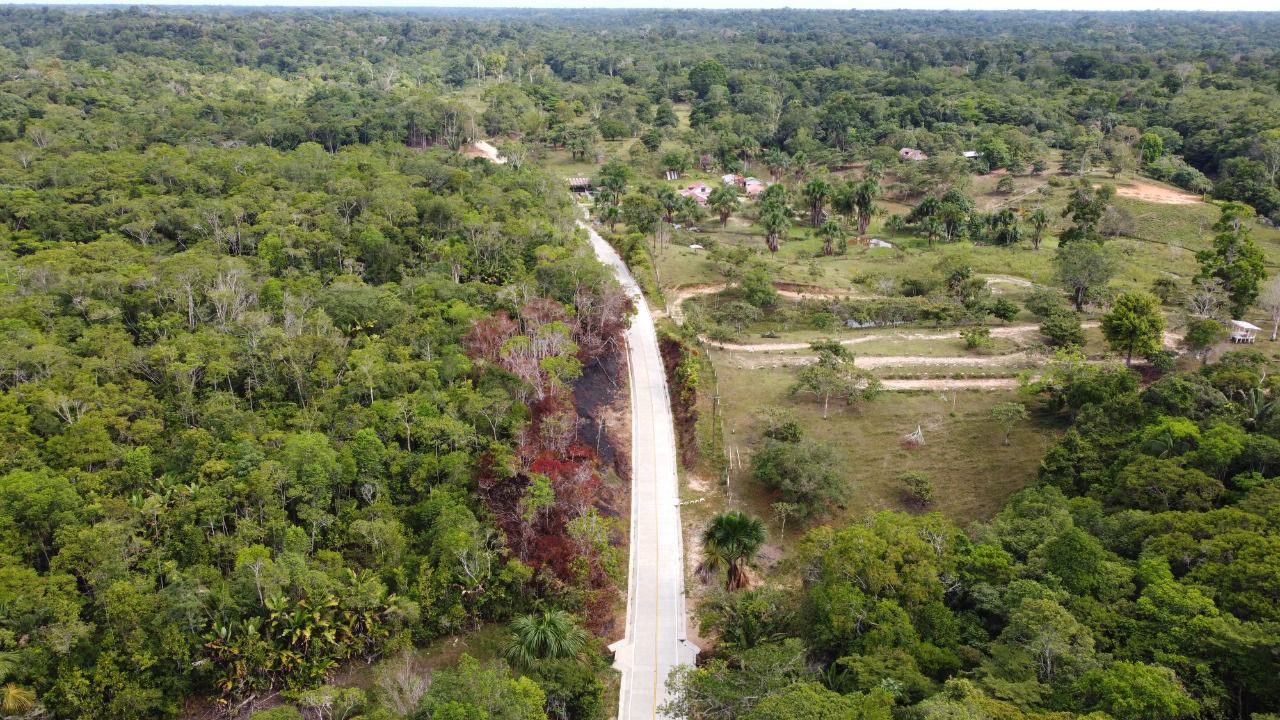 El Gobierno entregó siete kilómetros de la vía Leticia -Tarapacá, Amazonas