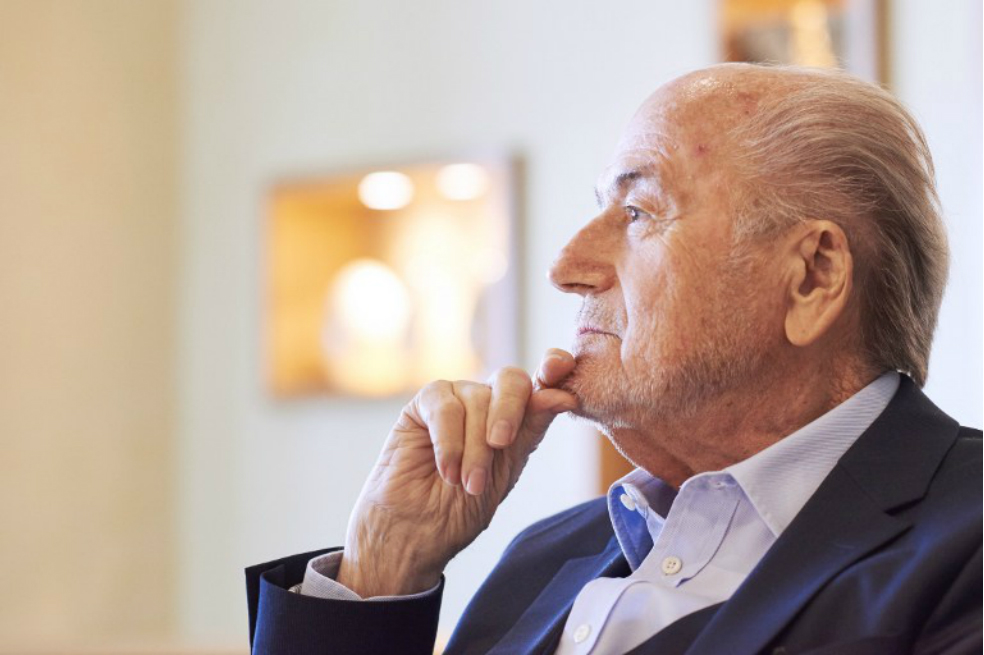 «Platini tiene que volver a la UEFA o a la FIFA»: Joseph Blatter