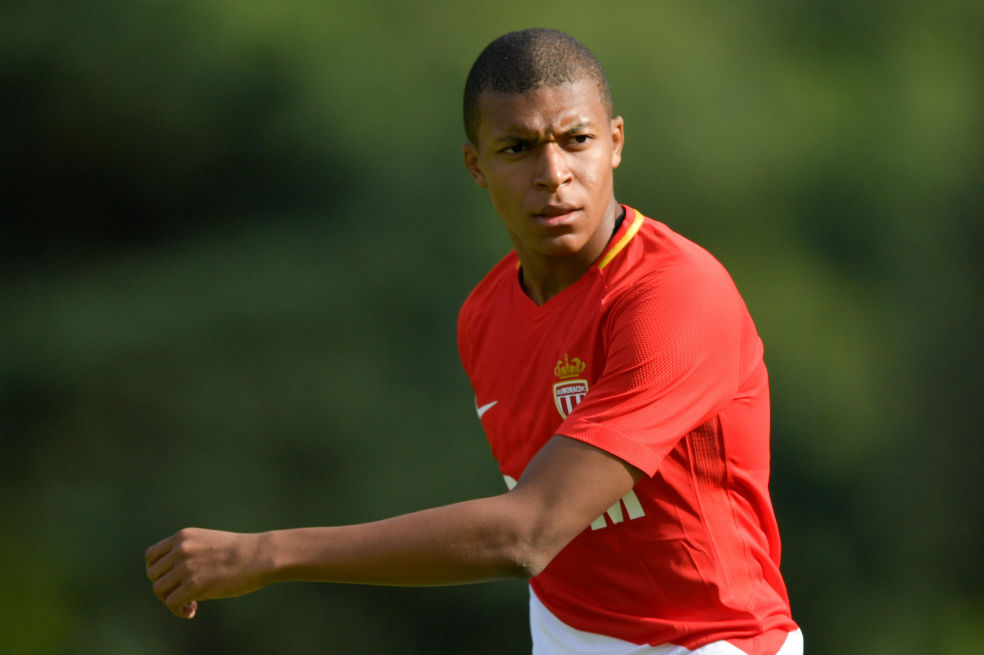 Mónaco amenaza a equipos que contacten a Mbappé sin su autorización