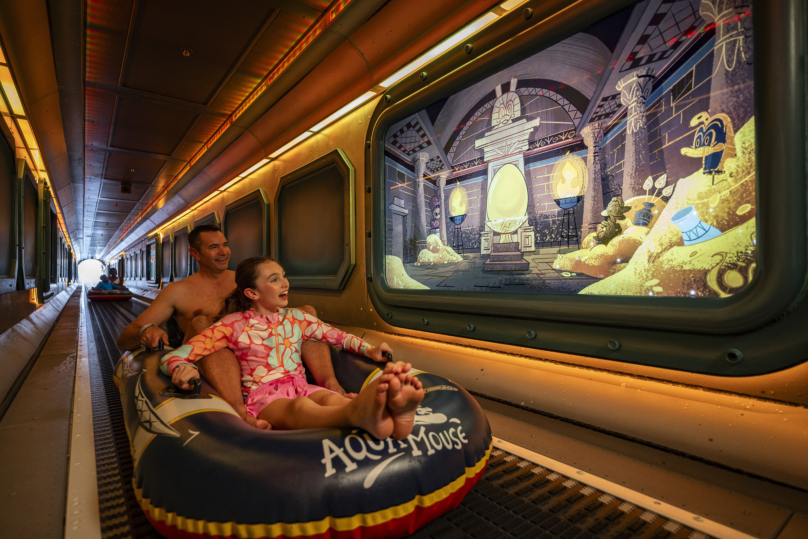 A bordo del Disney Treasure, AquaMouse, la propia atracción en el mar de Disney Cruise Line, presenta una historia completamente nueva a su línea existente que sigue a Mickey Mouse y Minnie Mouse en una estrafalaria desventura en un templo antiguo.