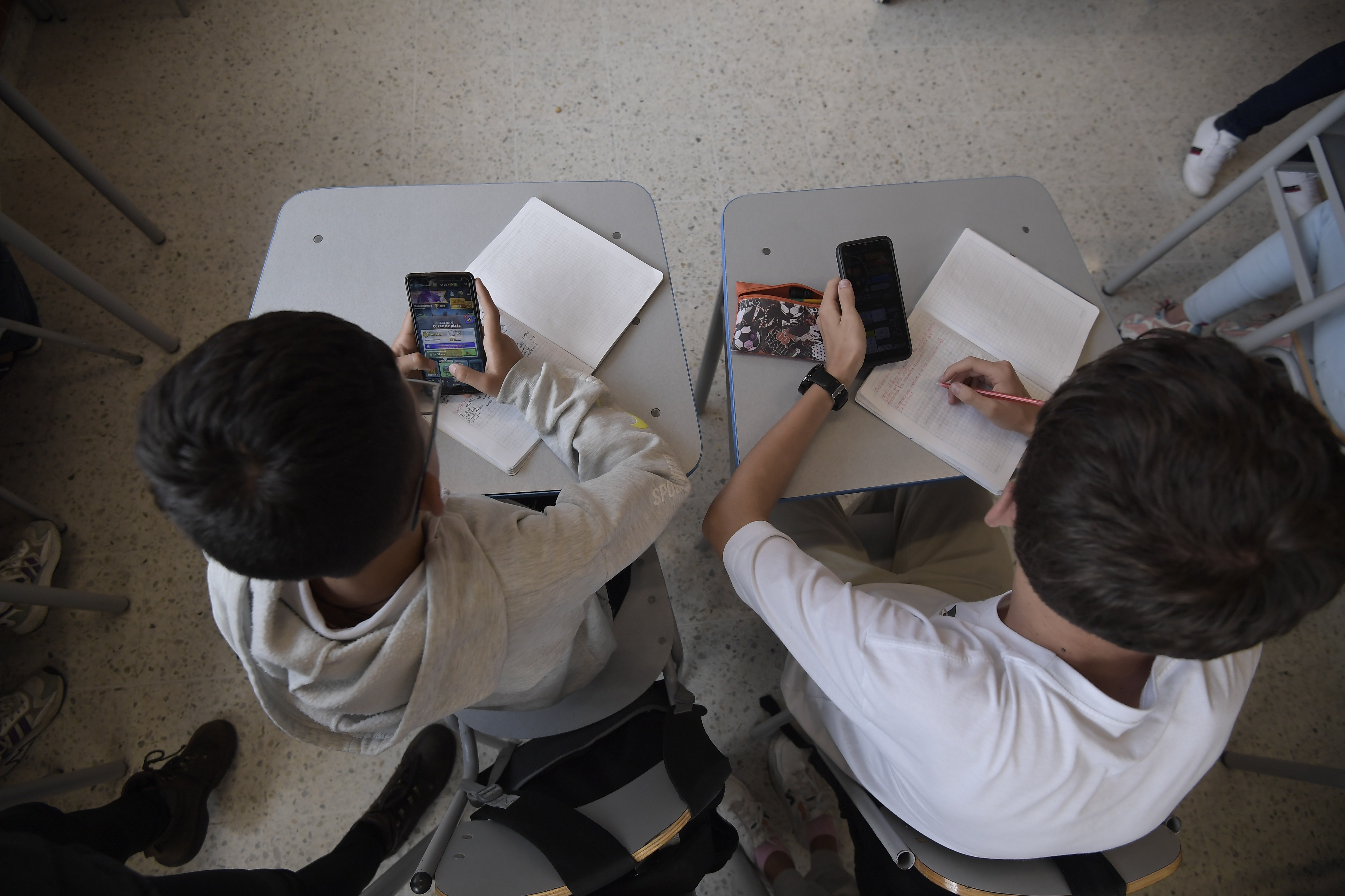 Restringen el uso de celulares en colegios públicos de Ibagué, ¿en qué consiste la medida?
